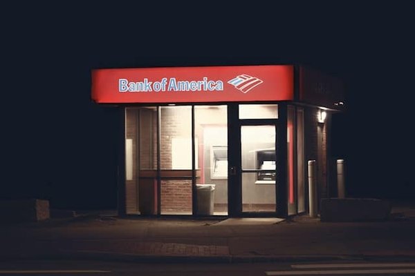 comment choisir entre une banque traditionnelle et un organisme de crédit en ligne pour son prêt immobilier